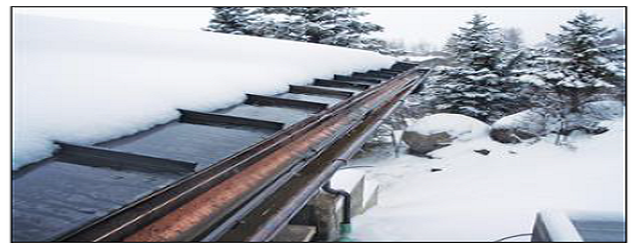 지붕 표면의 관통을 피해 처마를 따라 설치된 전기 얼음 용해 시스템